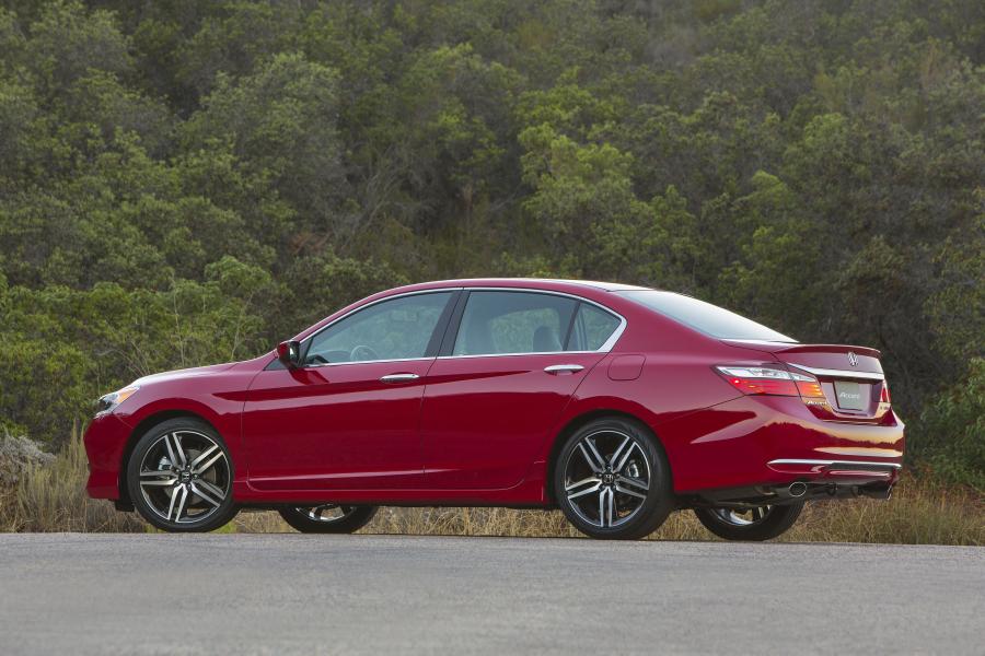  Honda Accord Sport 2016 года  (US) (фото 17 из 26)